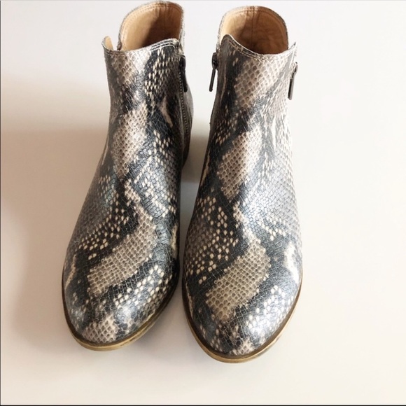 Lucky Brand Snake Skin Print Ankle Zip Booties 9.5 - Picture 2 of 8